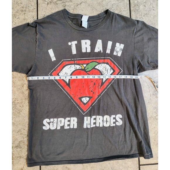 I Train Super Heroes Men's Size Large T-Shirt Coach Fitness Fast Shipping Teach - Picture 2 of 16